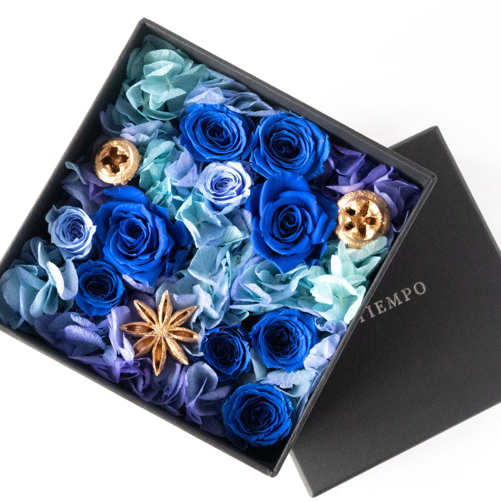 デコパージュ ꔛ‬ꕤ メールBOX♡BLUE薔薇♡小物入れ♡ダストBOX 写真で解説】フラワーボックスの飾り方｜キッチンやテレビの前が